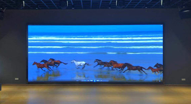 上海某校園超大P2.5LED顯示屏現場效果圖 上海某校園超大P2.5LED顯示屏現場效果圖